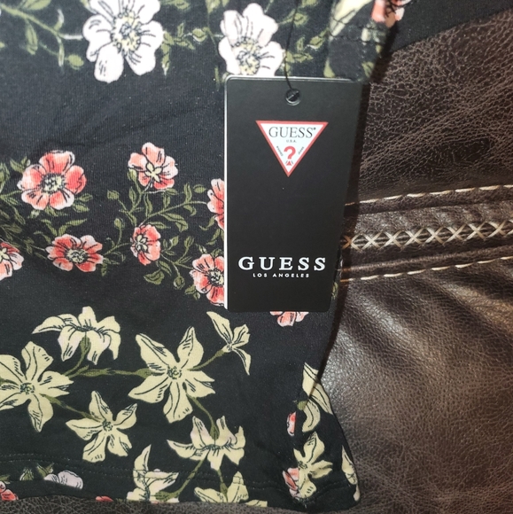 Guess floral shirt. - Picture 3 of 3